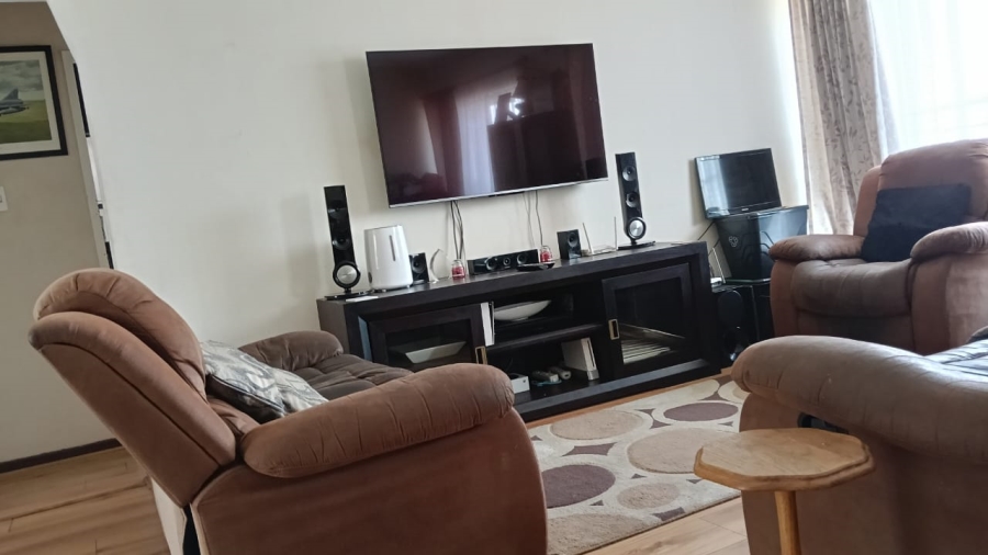 2 Bedroom Property for Sale in Greenhills Gauteng