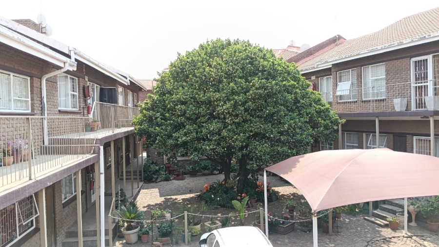 2 Bedroom Property for Sale in Greenhills Gauteng