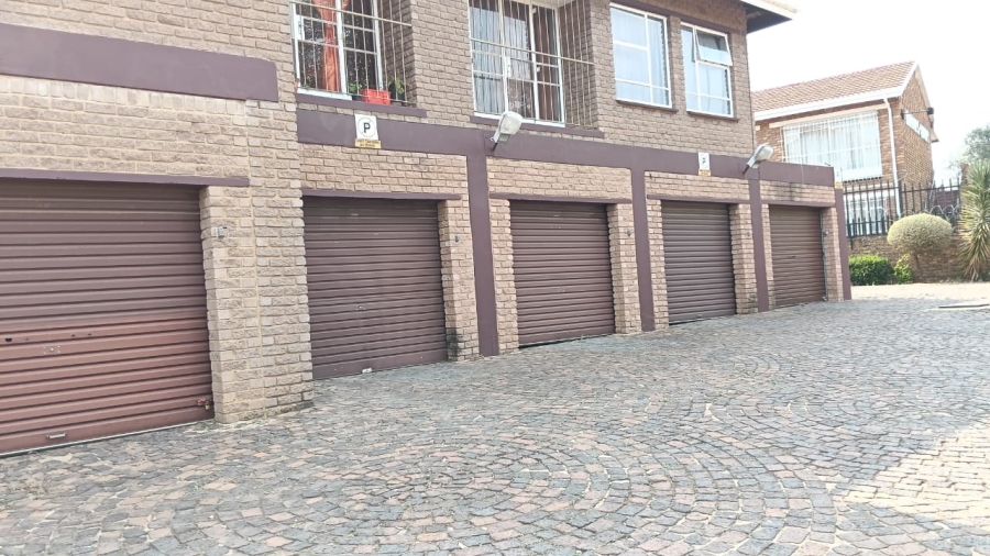 2 Bedroom Property for Sale in Greenhills Gauteng