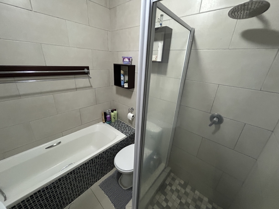 2 Bedroom Property for Sale in Sunninghill Gauteng