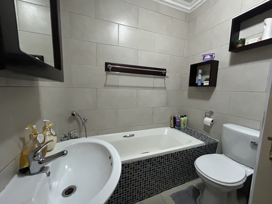 2 Bedroom Property for Sale in Sunninghill Gauteng