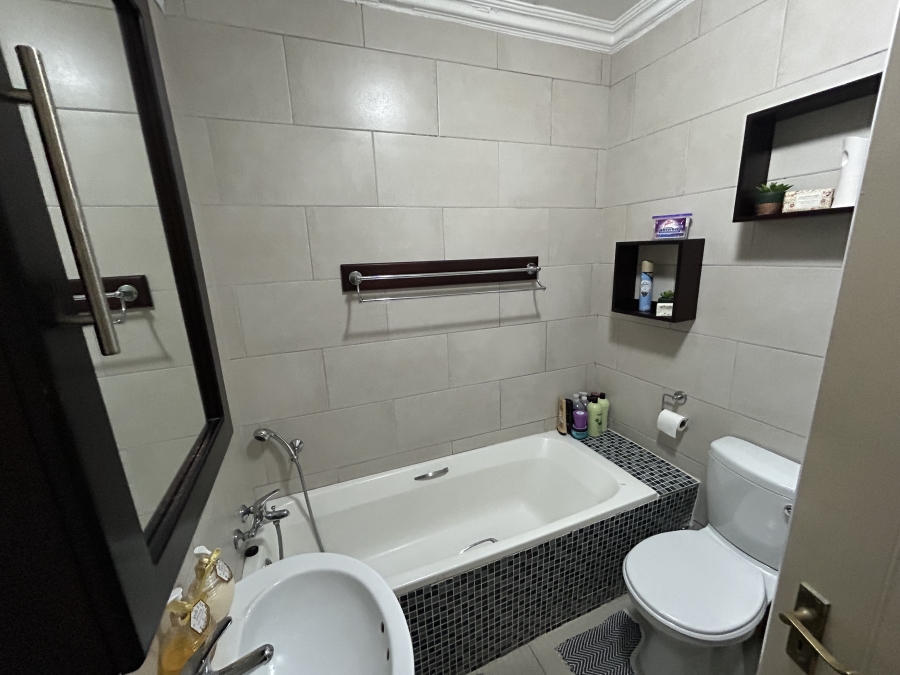 2 Bedroom Property for Sale in Sunninghill Gauteng
