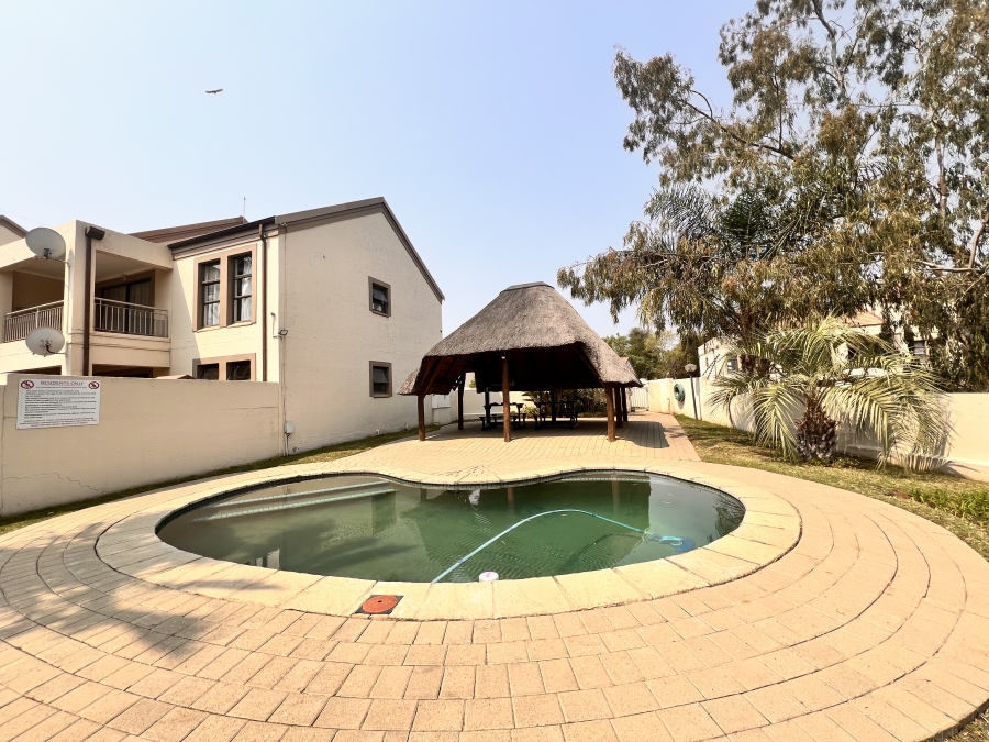 2 Bedroom Property for Sale in Sunninghill Gauteng