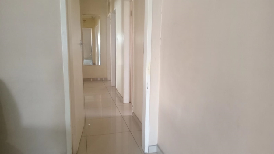 To Let 4 Bedroom Property for Rent in Glen Marais Gauteng