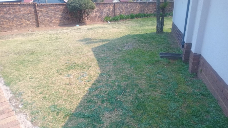 To Let 4 Bedroom Property for Rent in Glen Marais Gauteng