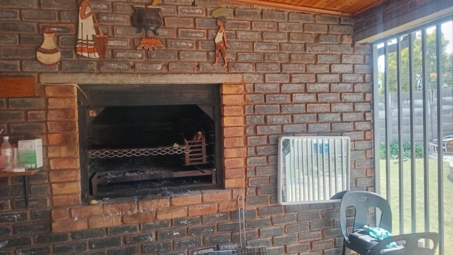 To Let 4 Bedroom Property for Rent in Glen Marais Gauteng