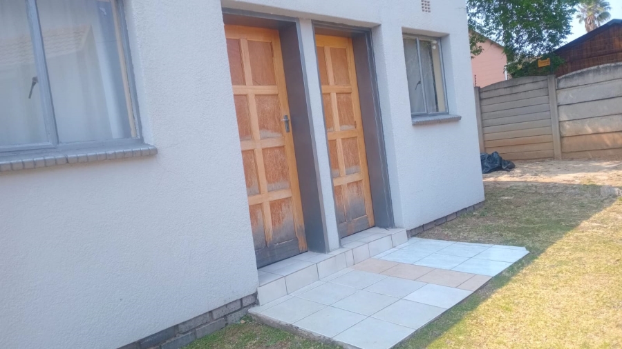 To Let 4 Bedroom Property for Rent in Glen Marais Gauteng