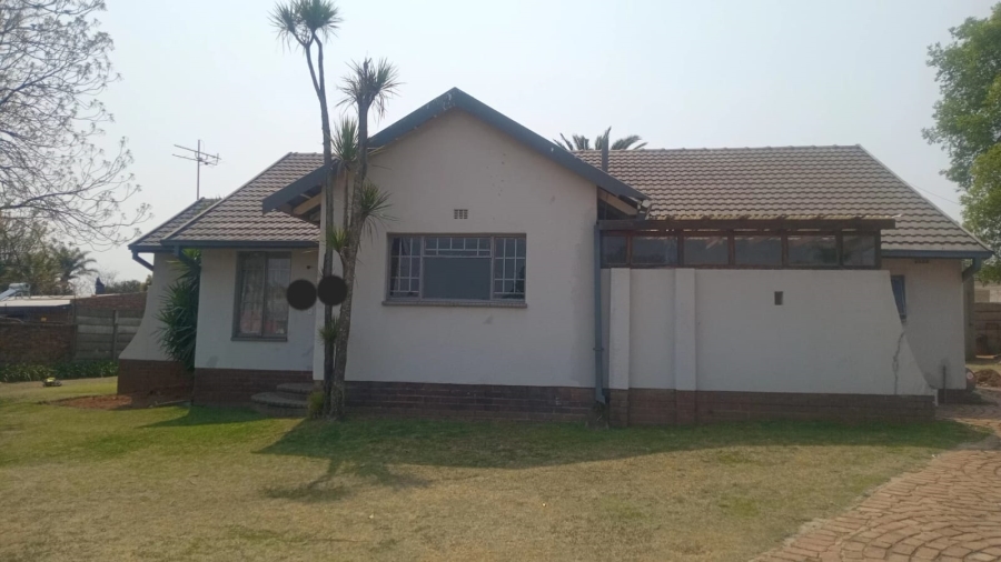 To Let 4 Bedroom Property for Rent in Glen Marais Gauteng