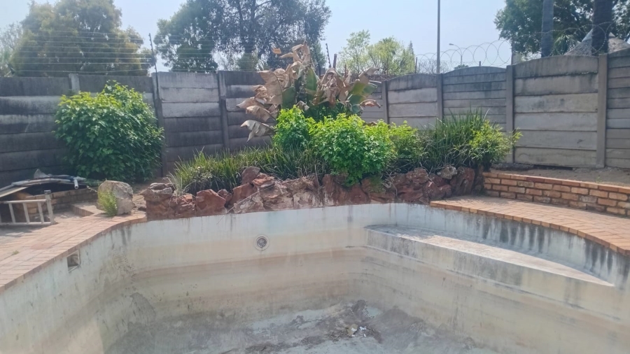 To Let 4 Bedroom Property for Rent in Glen Marais Gauteng