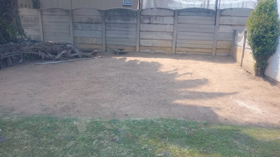 To Let 4 Bedroom Property for Rent in Glen Marais Gauteng