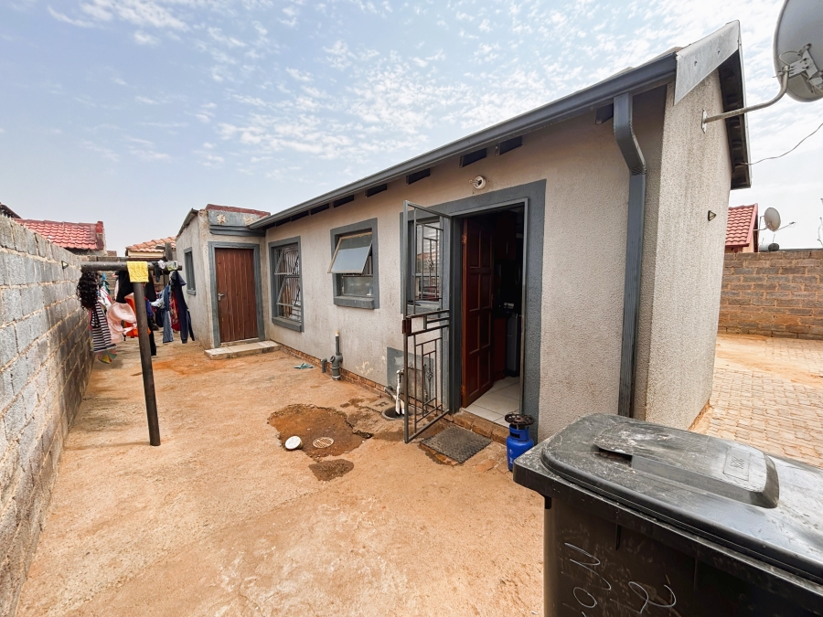 7 Bedroom Property for Sale in Birch Acres Gauteng
