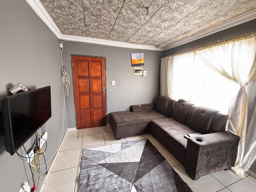 7 Bedroom Property for Sale in Birch Acres Gauteng