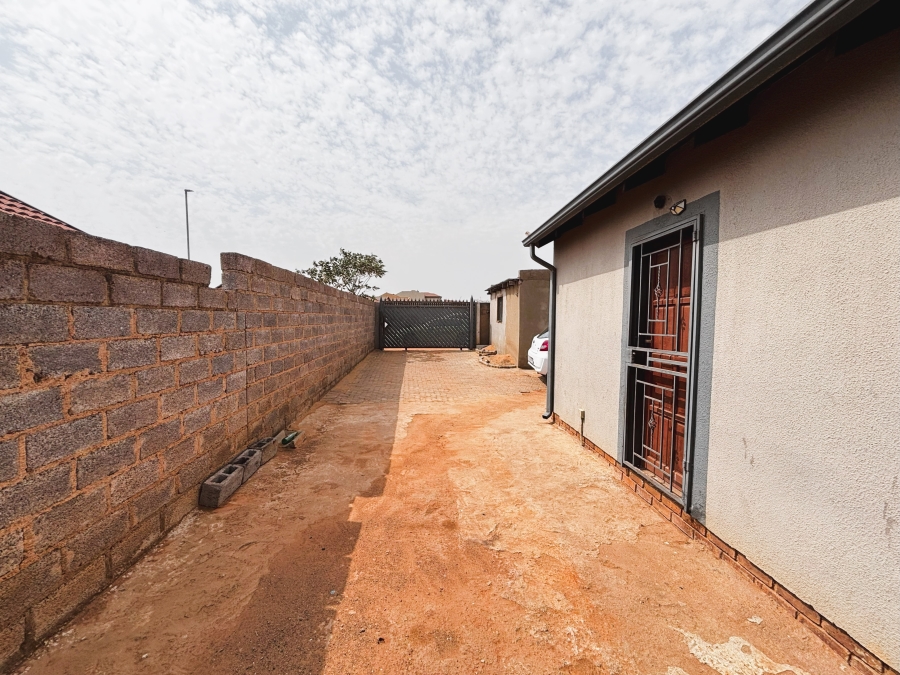 7 Bedroom Property for Sale in Birch Acres Gauteng