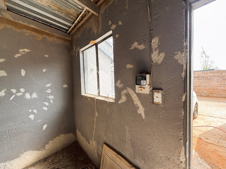7 Bedroom Property for Sale in Birch Acres Gauteng