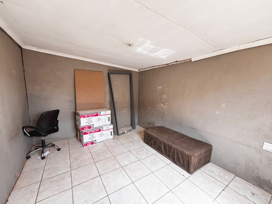 7 Bedroom Property for Sale in Birch Acres Gauteng
