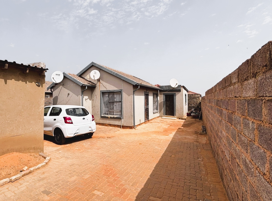7 Bedroom Property for Sale in Birch Acres Gauteng