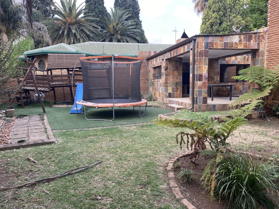 5 Bedroom Property for Sale in Sonneveld Gauteng