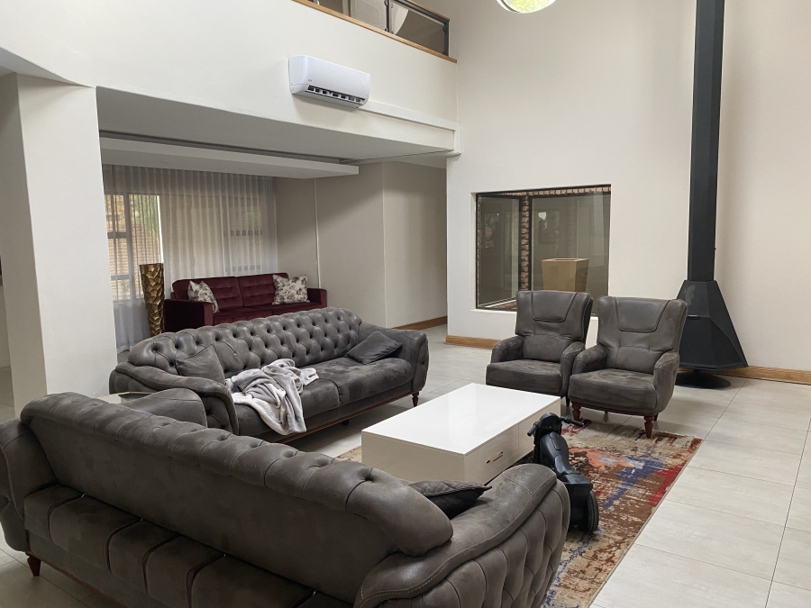 5 Bedroom Property for Sale in Sonneveld Gauteng