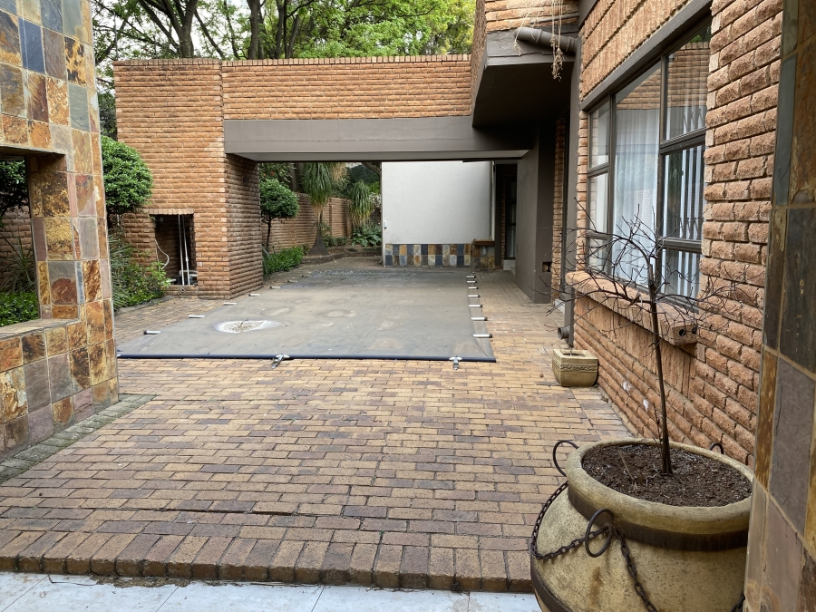 5 Bedroom Property for Sale in Sonneveld Gauteng