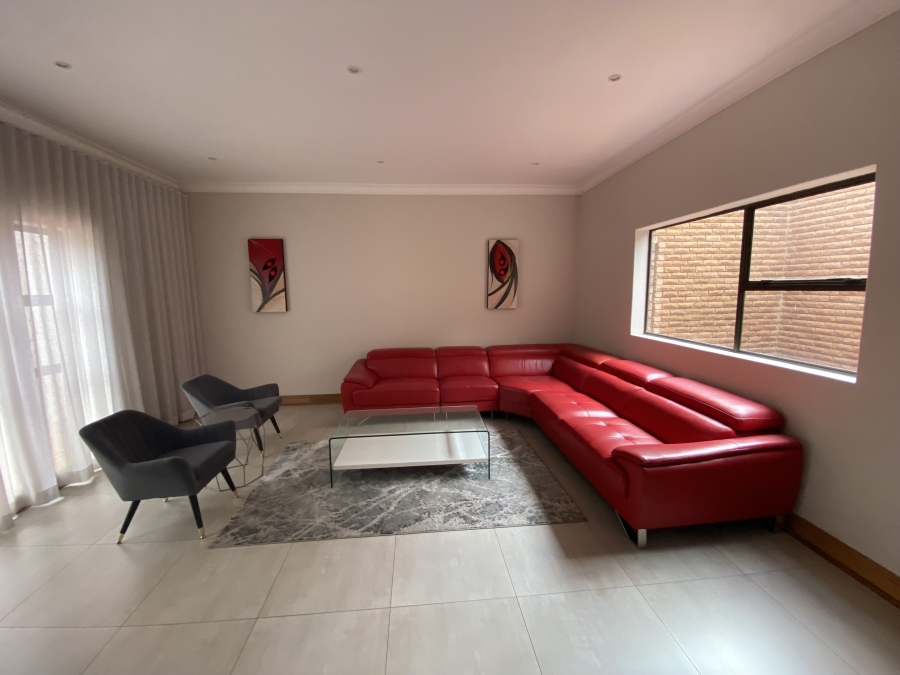 5 Bedroom Property for Sale in Sonneveld Gauteng