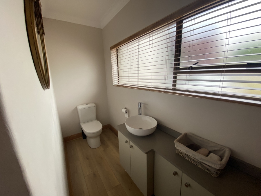 5 Bedroom Property for Sale in Sonneveld Gauteng