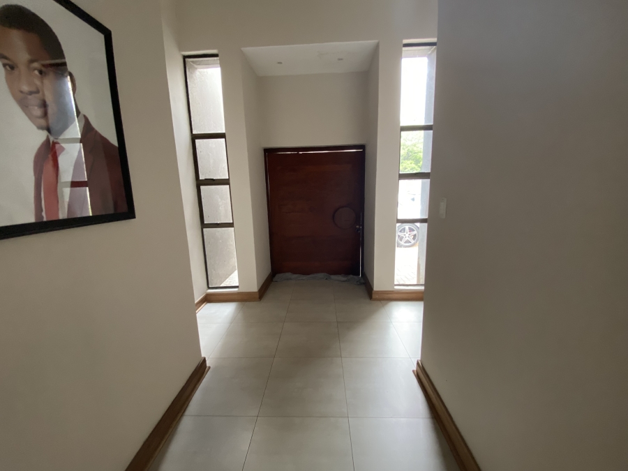5 Bedroom Property for Sale in Sonneveld Gauteng