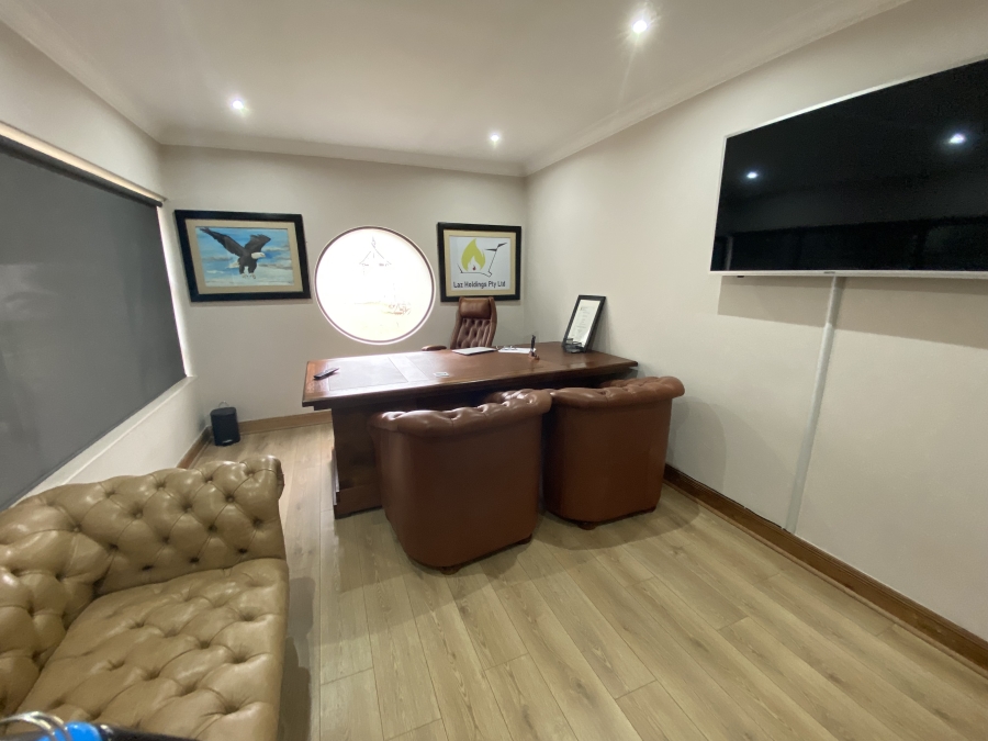5 Bedroom Property for Sale in Sonneveld Gauteng