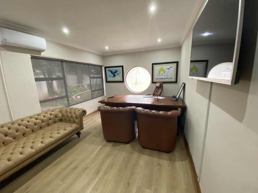 5 Bedroom Property for Sale in Sonneveld Gauteng
