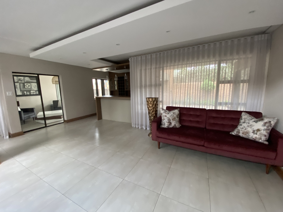 5 Bedroom Property for Sale in Sonneveld Gauteng