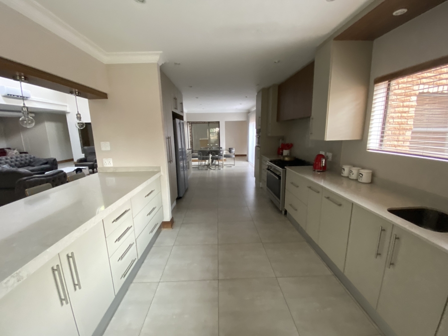 5 Bedroom Property for Sale in Sonneveld Gauteng