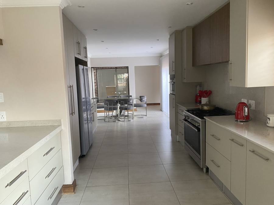 5 Bedroom Property for Sale in Sonneveld Gauteng