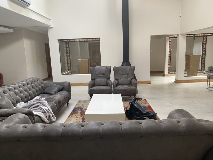 5 Bedroom Property for Sale in Sonneveld Gauteng