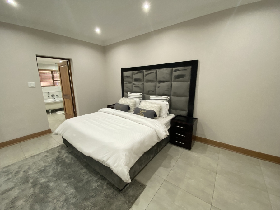 5 Bedroom Property for Sale in Sonneveld Gauteng