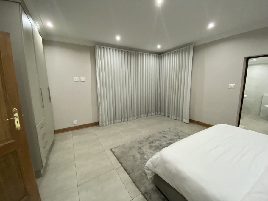 5 Bedroom Property for Sale in Sonneveld Gauteng