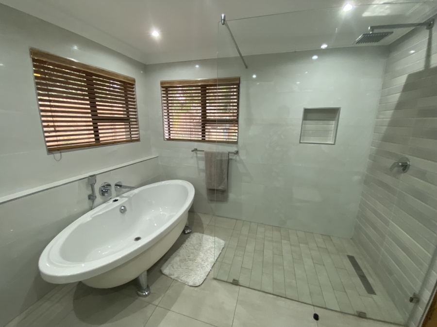 5 Bedroom Property for Sale in Sonneveld Gauteng