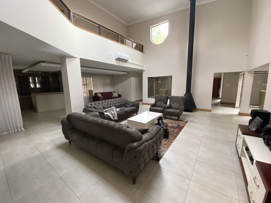 5 Bedroom Property for Sale in Sonneveld Gauteng