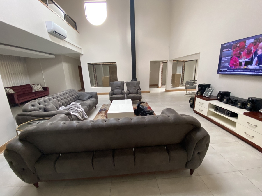 5 Bedroom Property for Sale in Sonneveld Gauteng