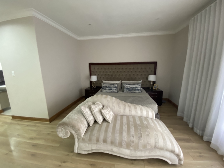 5 Bedroom Property for Sale in Sonneveld Gauteng