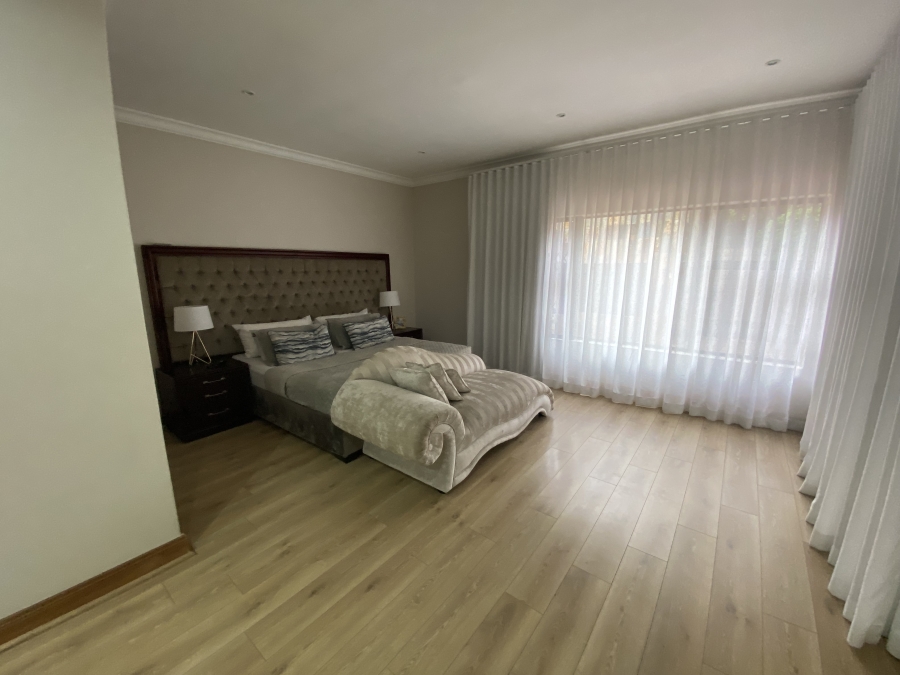 5 Bedroom Property for Sale in Sonneveld Gauteng