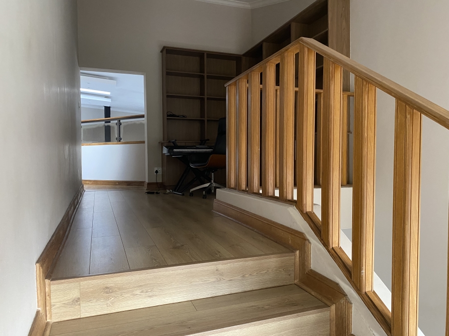5 Bedroom Property for Sale in Sonneveld Gauteng