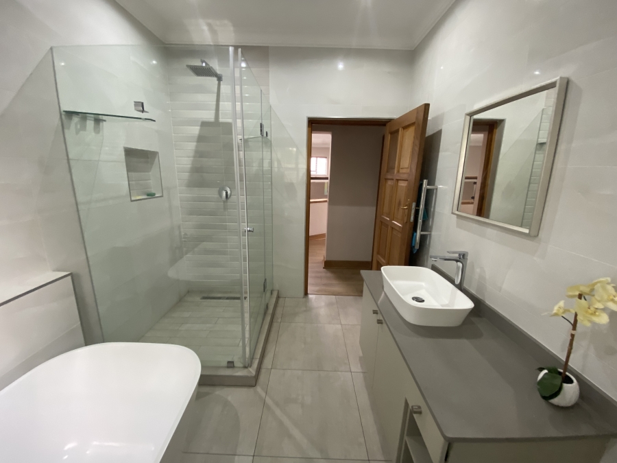 5 Bedroom Property for Sale in Sonneveld Gauteng