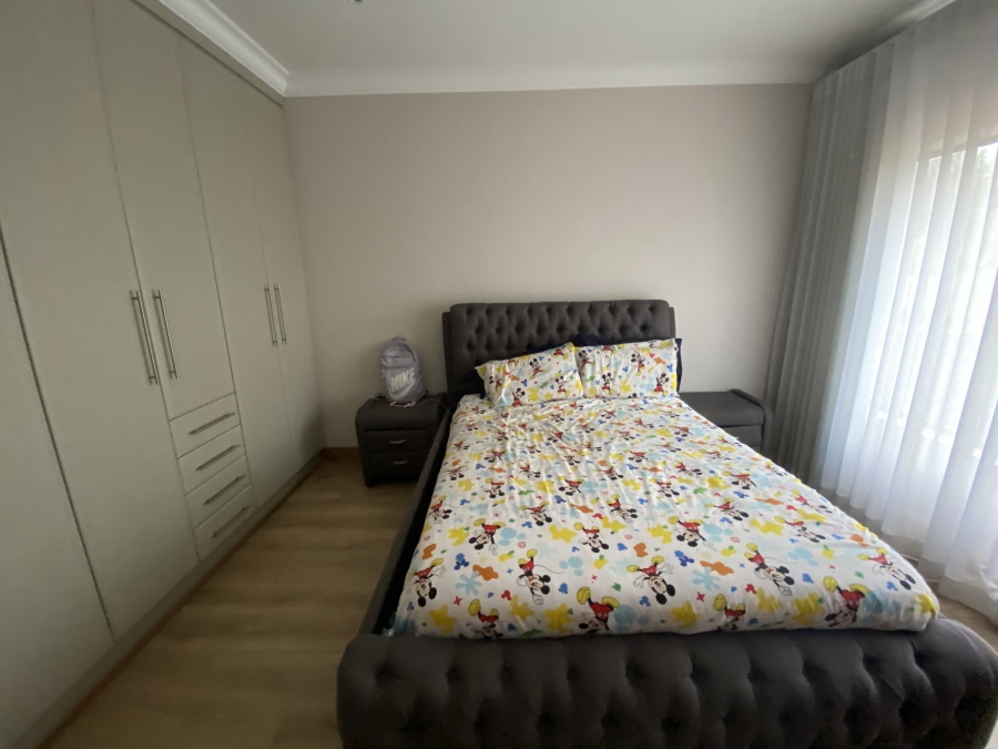 5 Bedroom Property for Sale in Sonneveld Gauteng
