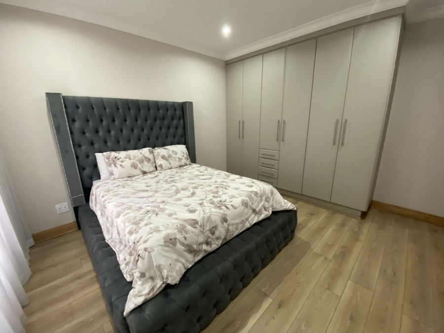 5 Bedroom Property for Sale in Sonneveld Gauteng