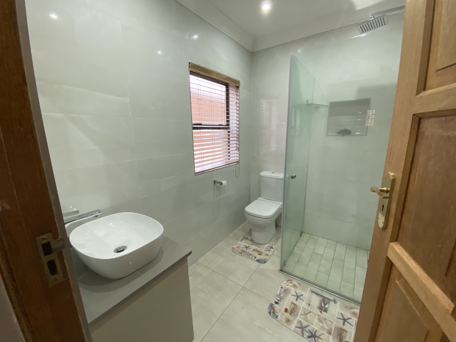 5 Bedroom Property for Sale in Sonneveld Gauteng