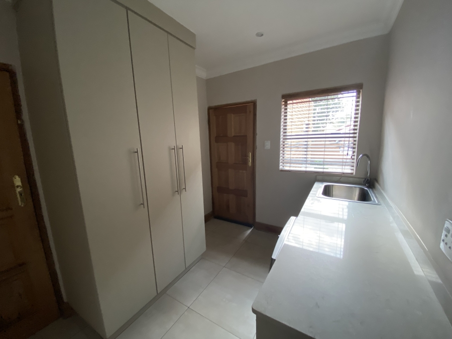 5 Bedroom Property for Sale in Sonneveld Gauteng