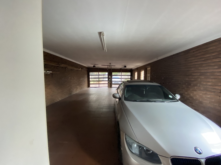 5 Bedroom Property for Sale in Sonneveld Gauteng