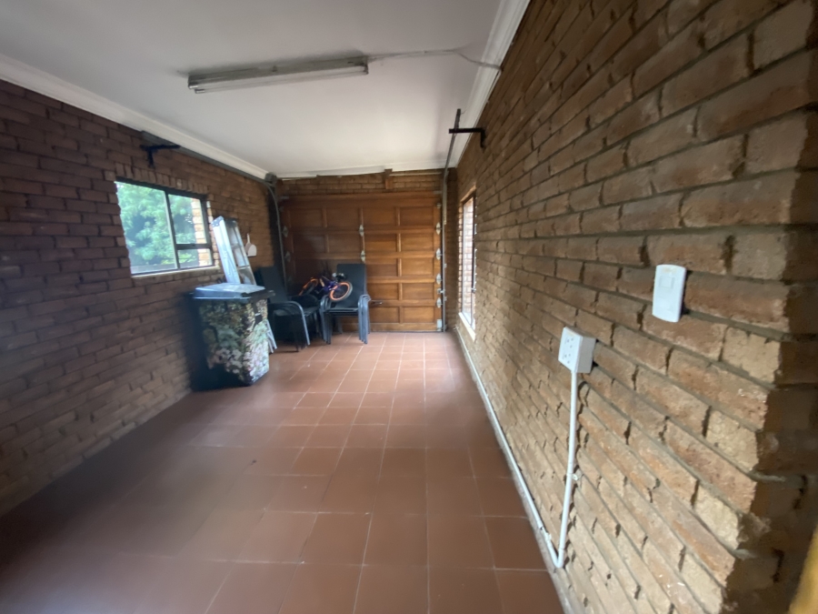 5 Bedroom Property for Sale in Sonneveld Gauteng