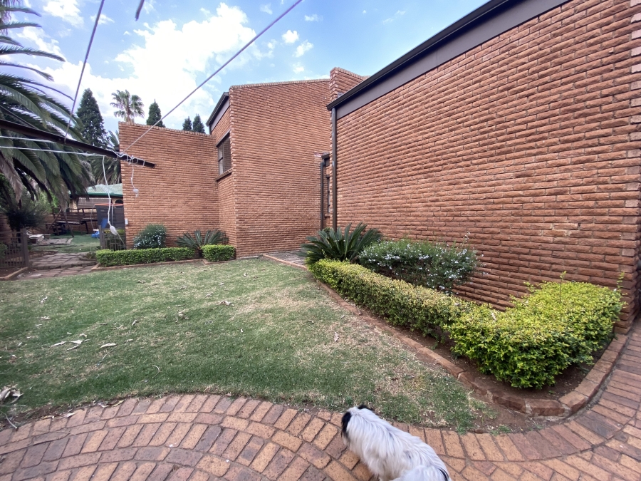 5 Bedroom Property for Sale in Sonneveld Gauteng