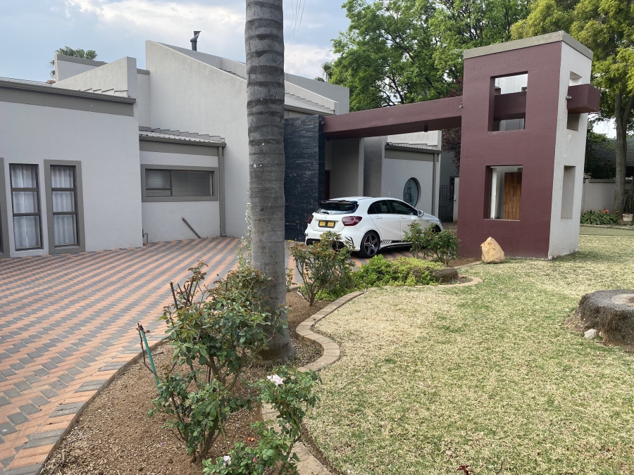 5 Bedroom Property for Sale in Sonneveld Gauteng