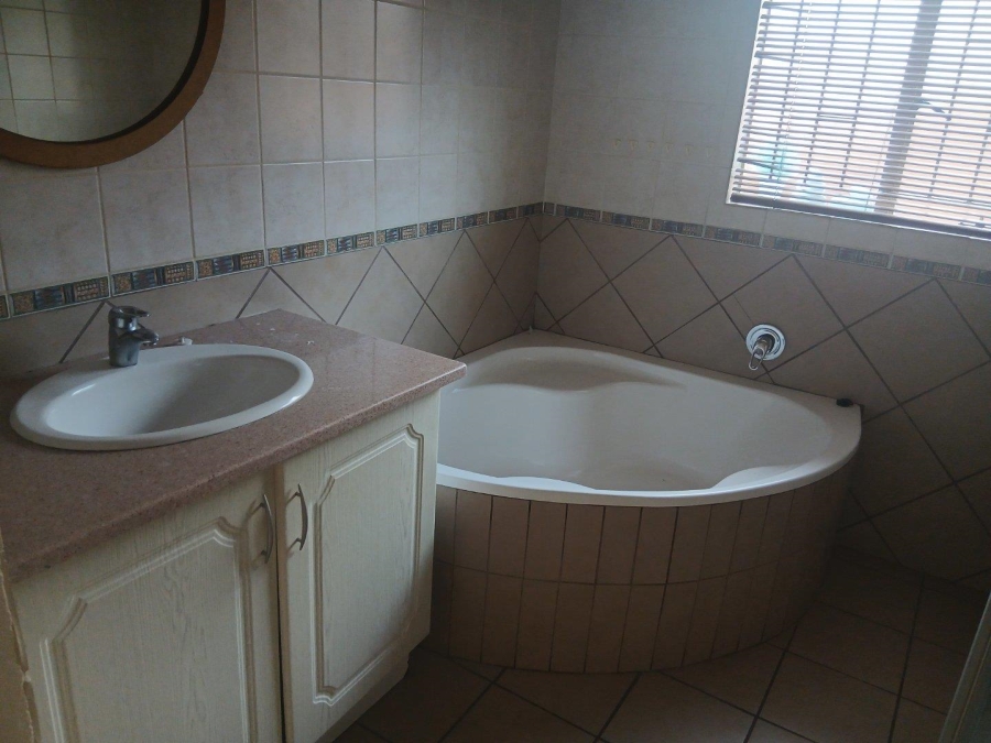 3 Bedroom Property for Sale in Thatchfield Estate Gauteng